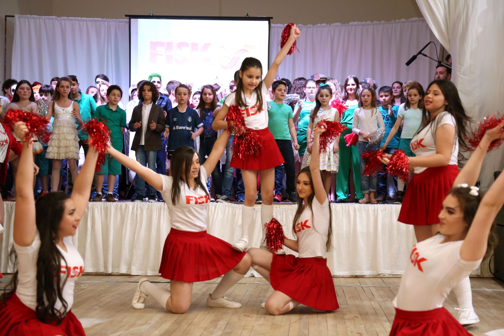FISK Centro de Ensino Xanxerê - FISK Cultural Night para comemorar 30 anos de vida!